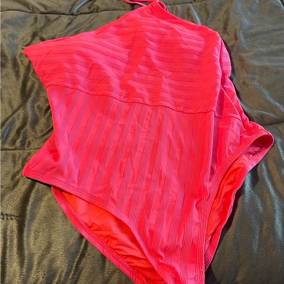 La Blanca Swimsuit - Picture 2 of 4